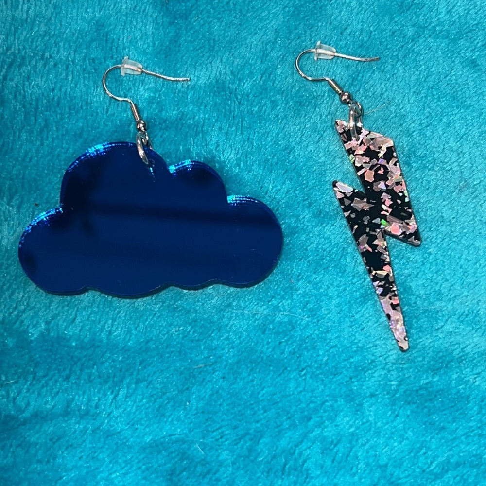 Dolls kill thunderbolt and cloud earrings - Picture 5 of 8